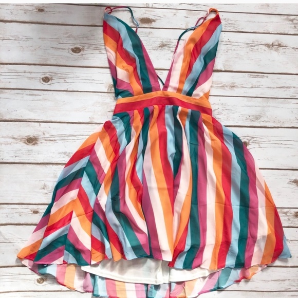 🌸🎉Striped Spring plunge Dress🎉 - Picture 2 of 6